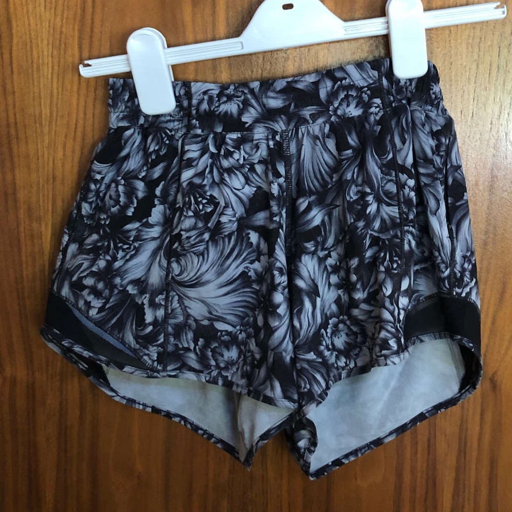 Size 4 lulu lemon shorts